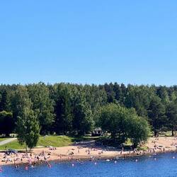 Überall am Fluss sucht man die Abkühlung