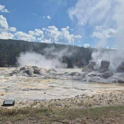 Der Rocket Geysir sieht aus wie zwei Monsterhände
