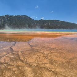 Beim Grand Prismatic Pool reichten die Autoschlangen bis Bagdad