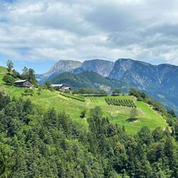 Hier kommt er her, der leckere Sarner Apfelsaft. Das wussten wir beim Vorbeiwandern aber noch nicht.