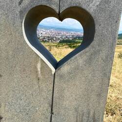 Kilometerstein mit Aussicht