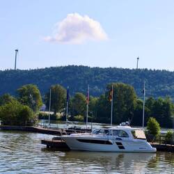 Lilla Edit. Ein total verschlafener Übernachtungshafen ohne sonstige Facilitäten.