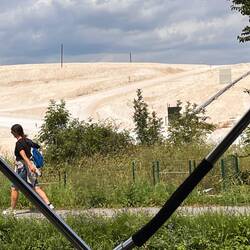Salinen hinter den Kieswällen