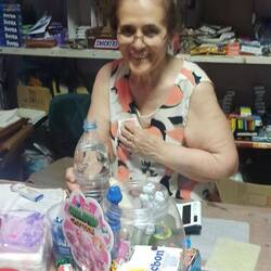 Hier wurden wir fündig! Unsere Vermieterin, die im Erdgeschoss den Einkaufsladen betreibt....