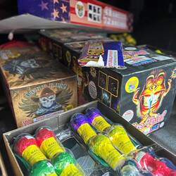 Da liegen etwa 500$ Feuerwerkskörper