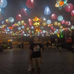 C'est très décontracté comme atmosphère. Les personnes chantent, dansent seuls ou en ligne, jouent..