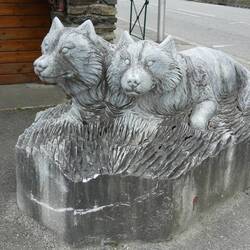 Wolves sculpture