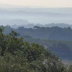 Vandaag hangen voor een keer koude kleuren boven Toscane
