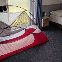 Wenn man im Hotelzimmer noch das Zelt trocknen möchte (und die Kleider und Regensachen und so).