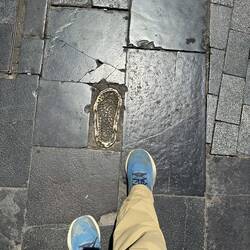 The sinister (left) feet marks the boundaries of the original Roman settlement