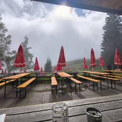 Die erste Sonne des Tages beim 4. Bier des Tages, ca. 16:00 Uhr