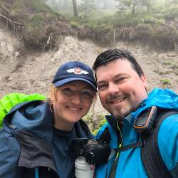 Wir beide klatschnass von Nebel und Regen