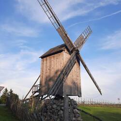 Eine Bockwindmühle