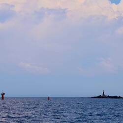 Gewitterwolken über dem sonst glatten Vänern.