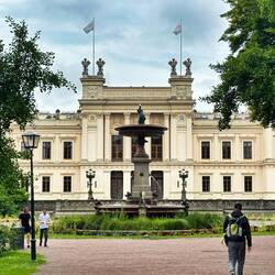 Das Hauptgebäude der Universität