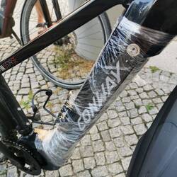 Ich hab die Akkuabdeckung in der Garage vergessen. Nun muss etwas anderes vor Nässe schützen!