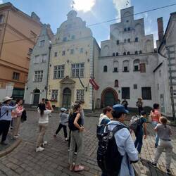 House of 3 Brothers. Band played Amer. the Beautiful when we came by. Gave 'em €5