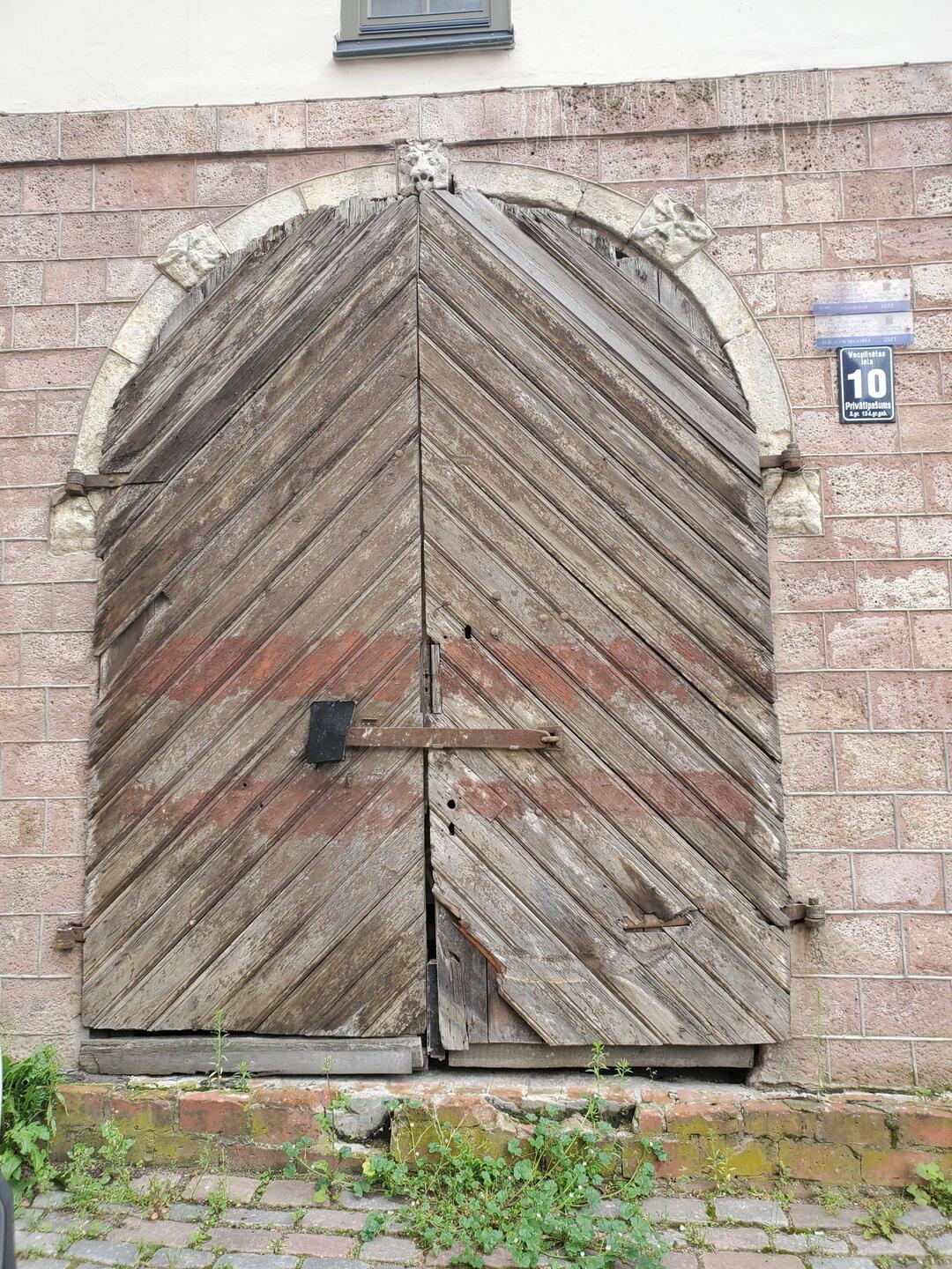 In a nod to their Pagan heritage, these folks put faces of God's around the doors