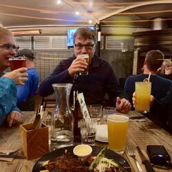 Hier gibt´s eins der besten Steaks unserer Reise...und Kirsten lernt Ale zu schätzen. Prost!