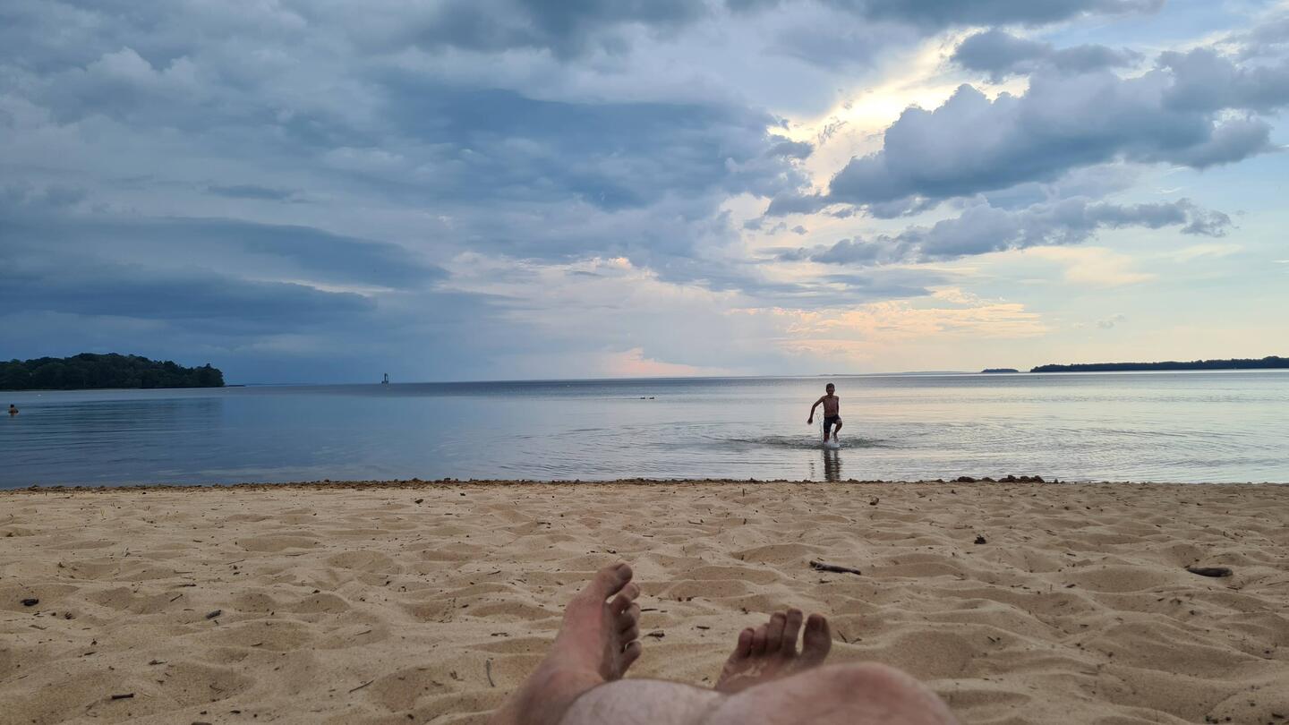 Früh morgens, nachmittags bis späten Abend am perfekten Strand
