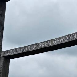 Wat teksten gefotografeerd.