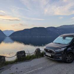 Unser idyllischer Nachtplatz. Wenn man die restlichen Camper und die Hauptstraße nicht sieht 😅