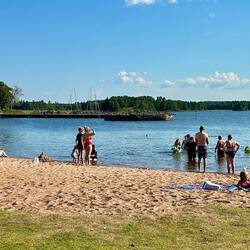 Und hier sind die Schweden unter sich. Feinster Sandstrand.