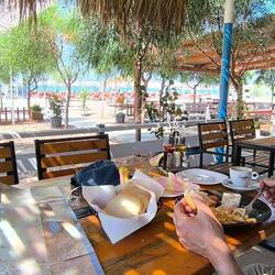 Anschließend gab es Frühstück im Strandlokal