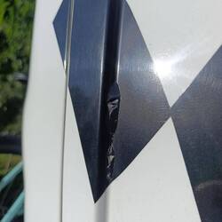 Kurt 🦙 musste ein bisschen 🪶🪶 lassen (bzw. Folie). War wohl zu heiß. 😓