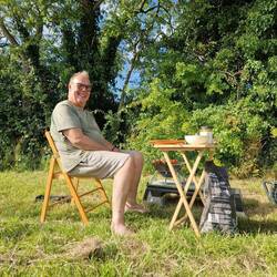 Feeling summery with a towpath bbq