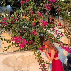 I match the flowers!!