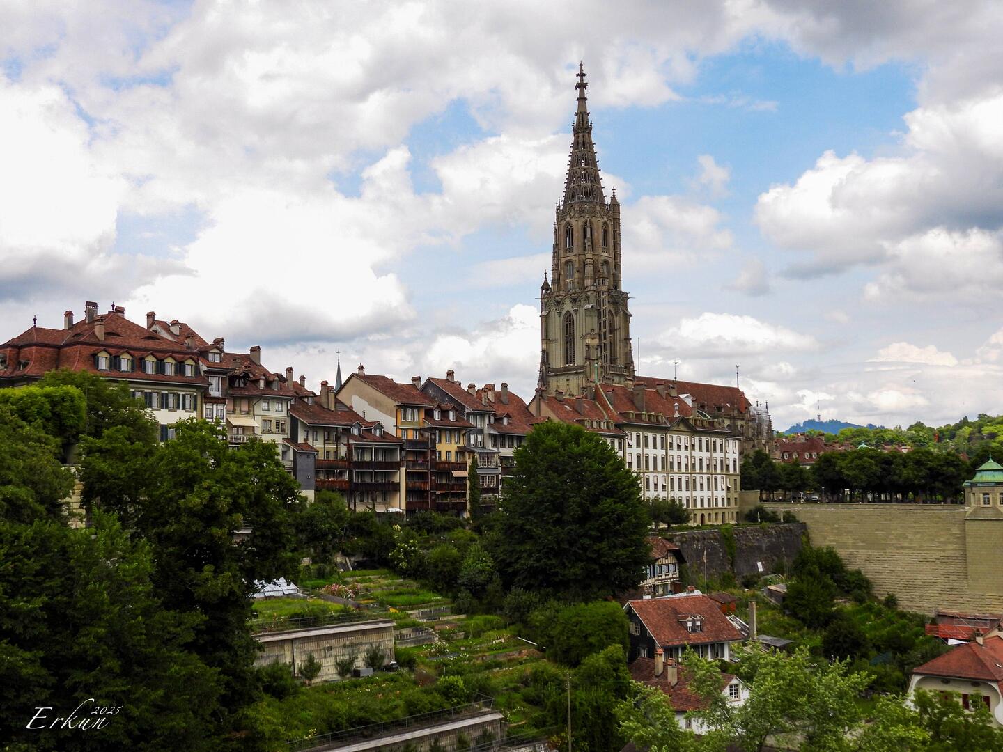 Bern Münster Cathedral and panorama terrace from Kirchenfeldbrücke — Old City.
