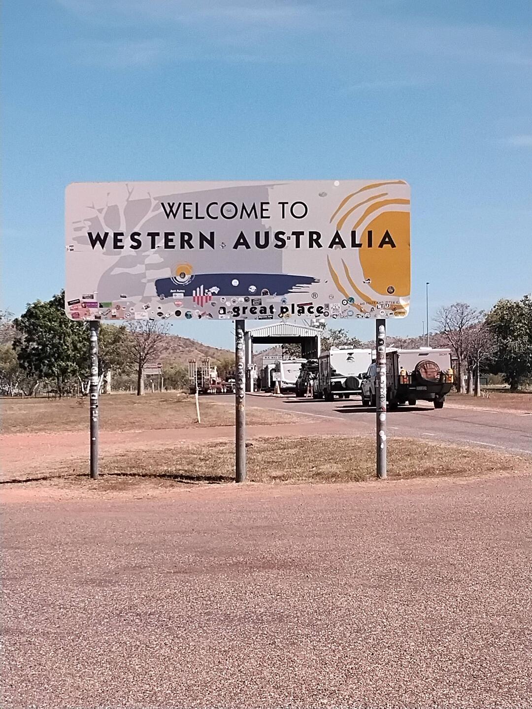 Entry to WA - quarantine queue (we are 2nd from back)