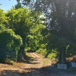 Ik dacht dat ik er bijna was, maar het is nog 2 uur stappen. Dit bord kondigt de provinciegrens aan