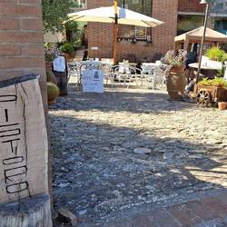 Mijn redding, het posto ristoro is open en ik krijg er bakken menselijke warmte en mededogen.