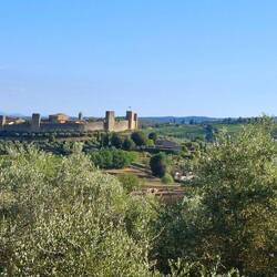 Een blik achteruit op Monteriggioni.