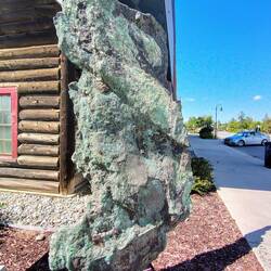 Vor dem Office noch ein total großer Copper Nugget ...