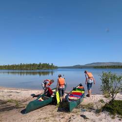 Die Boote werden zu Wasser gelassen