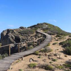 Der Pfad führt auf die Spitze der kleinen Insel...