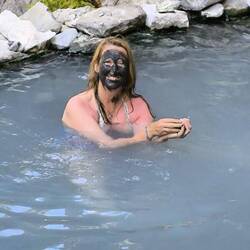 Nächstes schwefelhaltiges Thermalbad mit Naturmaske - soll ja sehr gesund sein 😅