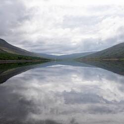 Welch ein Glück - 5min. später war der Wind da und die Spiegelung weg