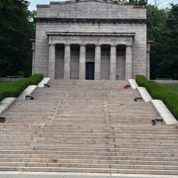 First Lincoln Memorial that houses "symbolic birthplace home"