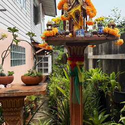 Rando sur Kaoh Kret en plein Bangkok, hôtel à offrande familial