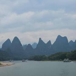 Les chinois ont attribué des noms comme Rocher de l'escargot, Muraille jaune, Êtres celestes