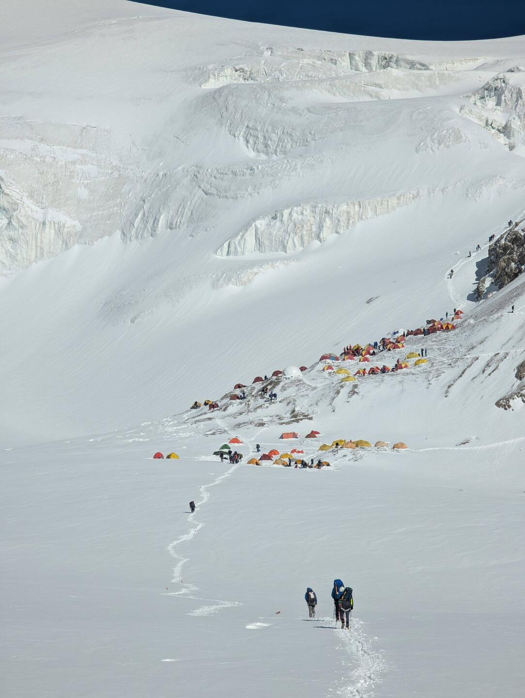Camp 2 auf 5300m direkt vor uns