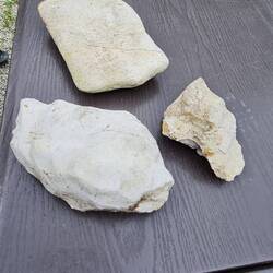 Drei Steine gefunden. Einer ist für zu Hause, zwei sind zu verkaufen!