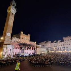 Op een van de mooiste pleinen ter wereld.