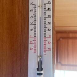 Temp. morgens um 10 Uhr im Wohnwagen🥵! Und Skandinavien soll im Sommer zu kühl sein um hinzureisen?