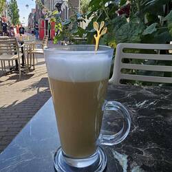 Heerlijke latte bij Loof (let op het detail in het lepeltje 😍)