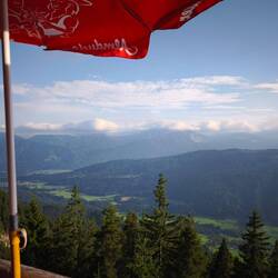 Einfach weil der Schirm so schön weht🥰